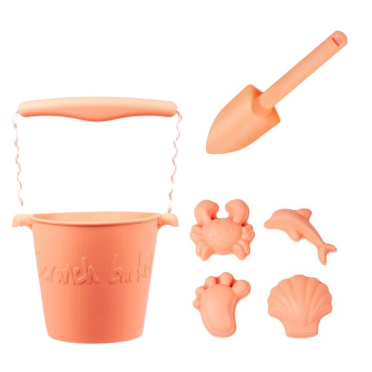 Say goodbye to bulky plastic buckets, moulds and single use plastic spades – award winning Scrunch Beach Toys are made out of 100% recyclable silicone and easily fold to fit in your beach bag or luggage. Simply fold them, roll them or scrunch them, they will never lose their shape!
