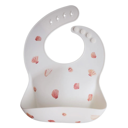 Make mealtime mess free with a bib from Mushie! The collection of silicone bibs from Mushie is fun, timeless, and colorful in various designs. Find the style that fits your taste and style.